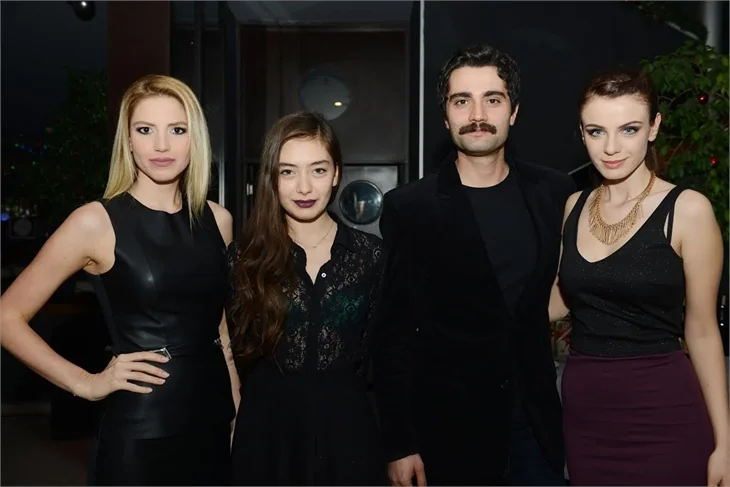 "Fatih Harbiye" oyuncularından kutlama!