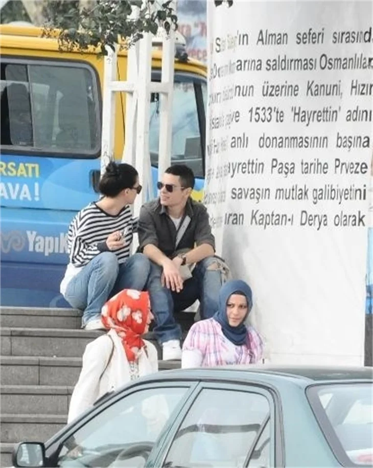 Rüzgar Erkoçlar: Fıstık atılan maymunlara döndüm