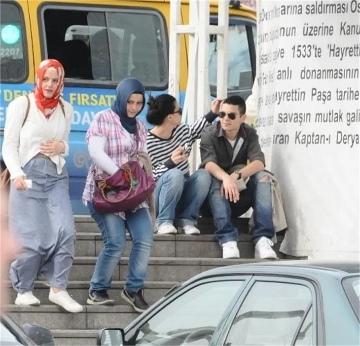 Rüzgar Erkoçlar: Fıstık atılan maymunlara döndüm