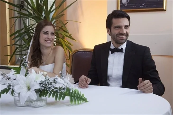 Azra ve Can nikah masasında