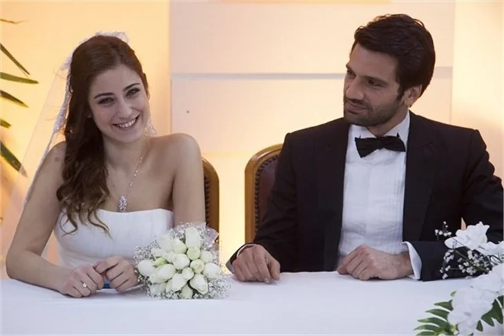 Azra ve Can nikah masasında