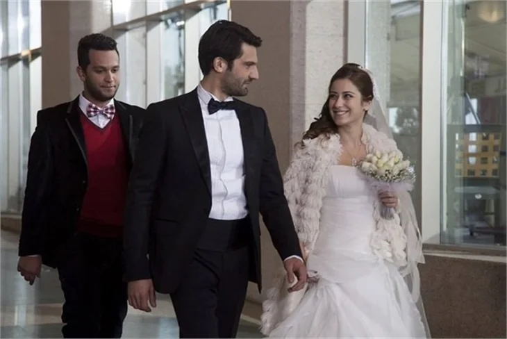 Azra ve Can nikah masasında
