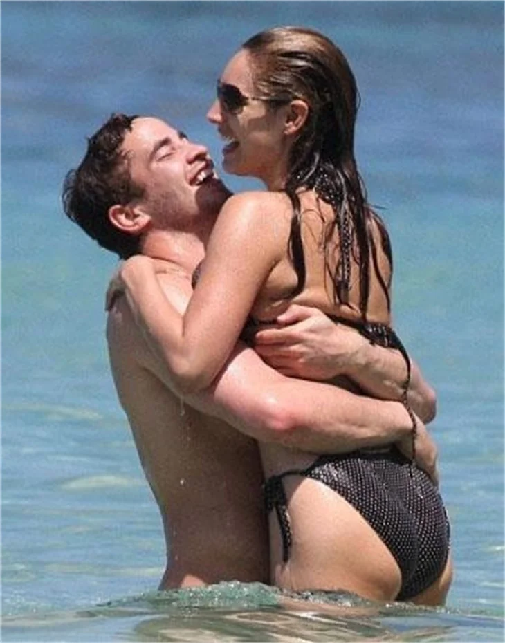Kelly Brook'un aşktan yana yüzü gülmedi!