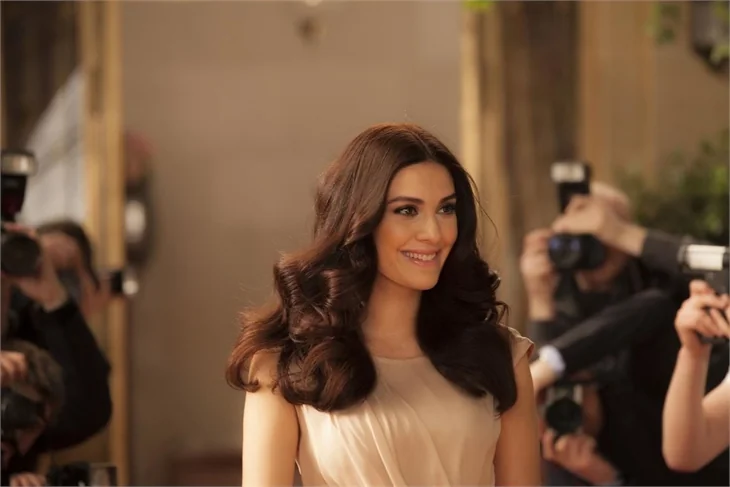 Bergüzar Korel, İngiltere yolcusu!
