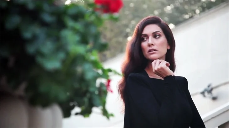Bergüzar Korel, İngiltere yolcusu!