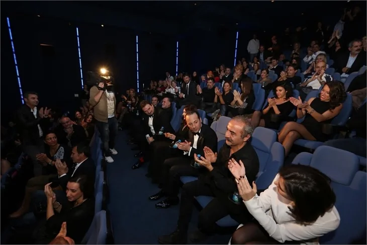 "Patron Mutlu Son İstiyor" filminin galasına ünlü akını!