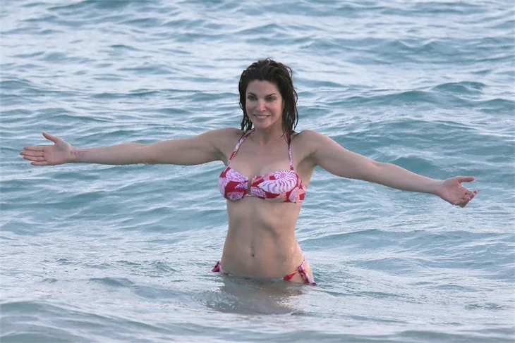 Stephanie Seymour dalgaların oyununa geldi!
