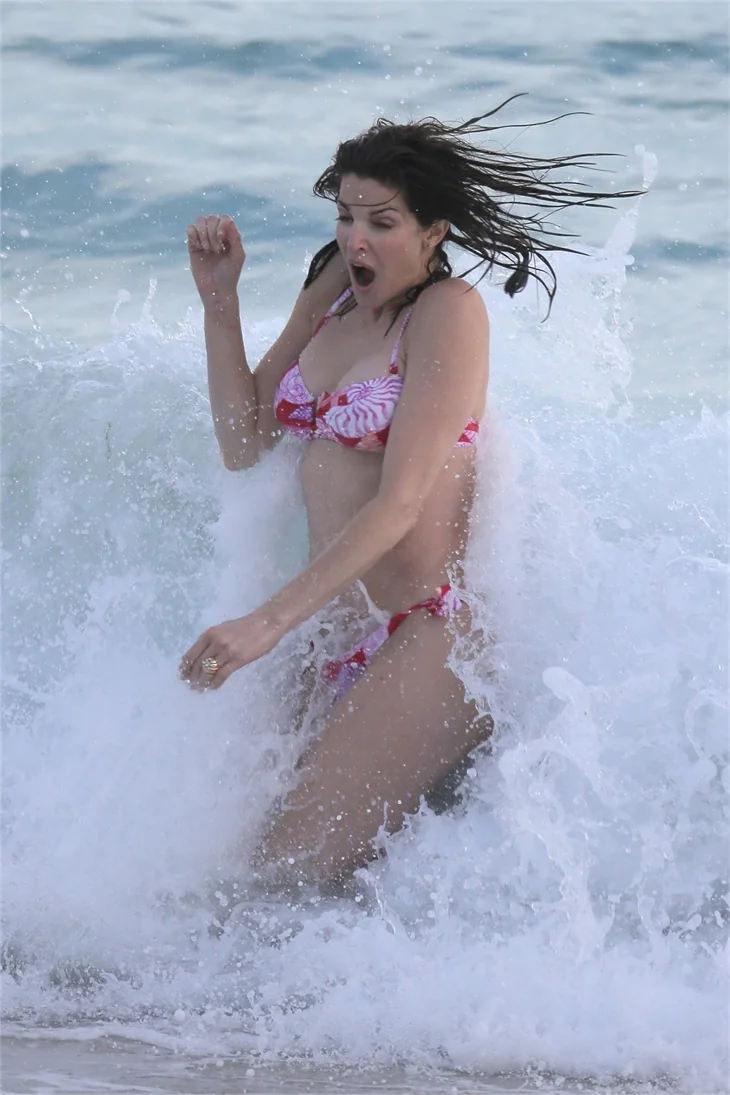 Stephanie Seymour dalgaların oyununa geldi!