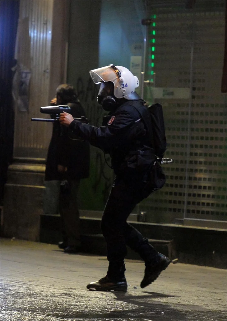 Taksim'de yolsuzluk eylemi!