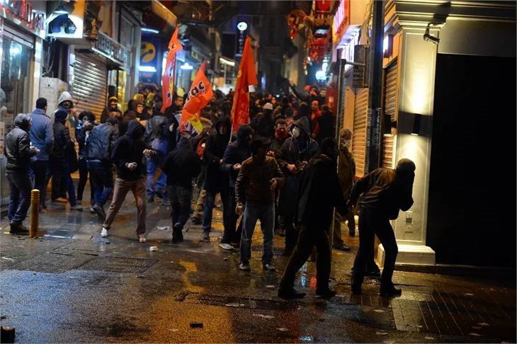Taksim'de yolsuzluk eylemi!