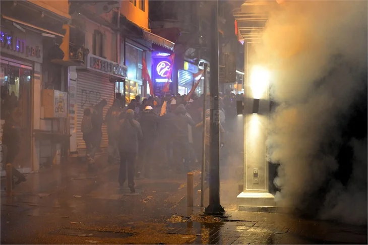 Taksim'de yolsuzluk eylemi!