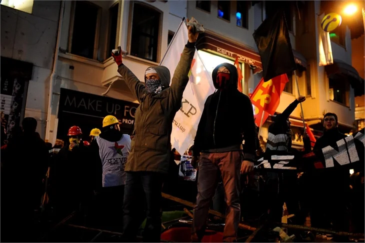 Taksim'de yolsuzluk eylemi!
