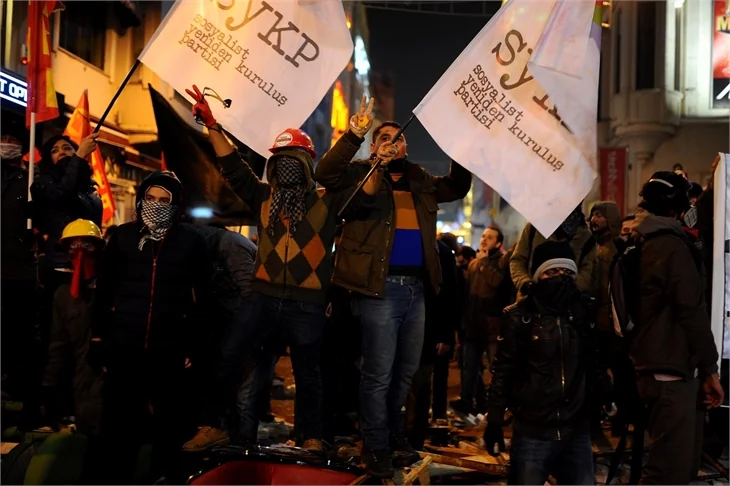 Taksim'de yolsuzluk eylemi!