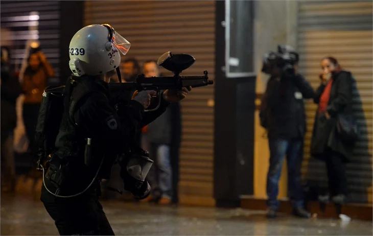 Taksim'de yolsuzluk eylemi!