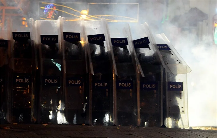 Taksim'de yolsuzluk eylemi!