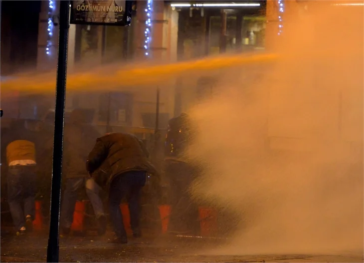 Taksim'de yolsuzluk eylemi!