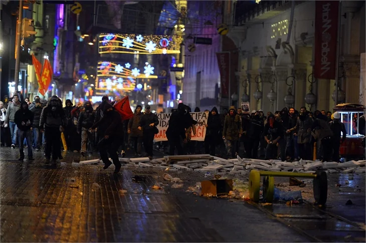 Taksim'de yolsuzluk eylemi!