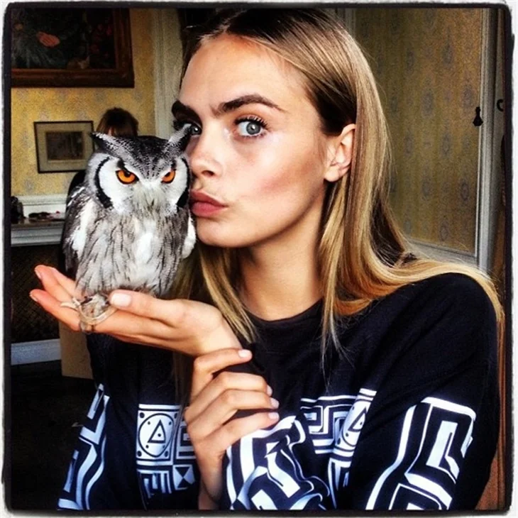 Cara Delevingne'den çekici kareler!