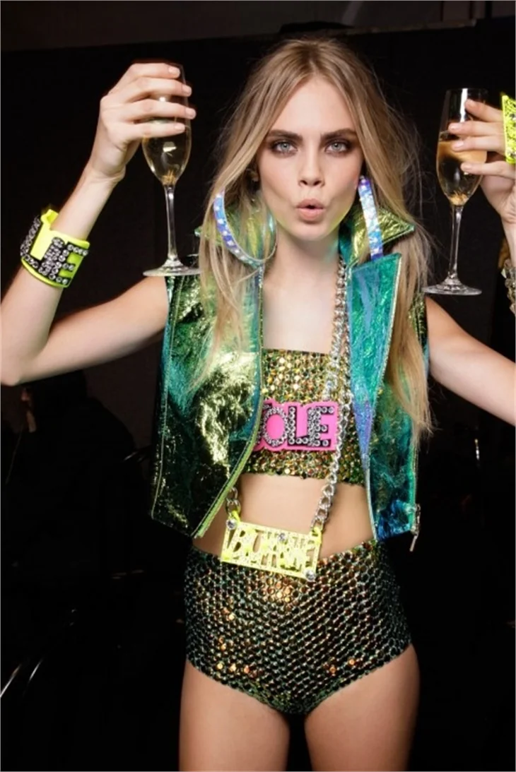 Cara Delevingne'den çekici kareler!
