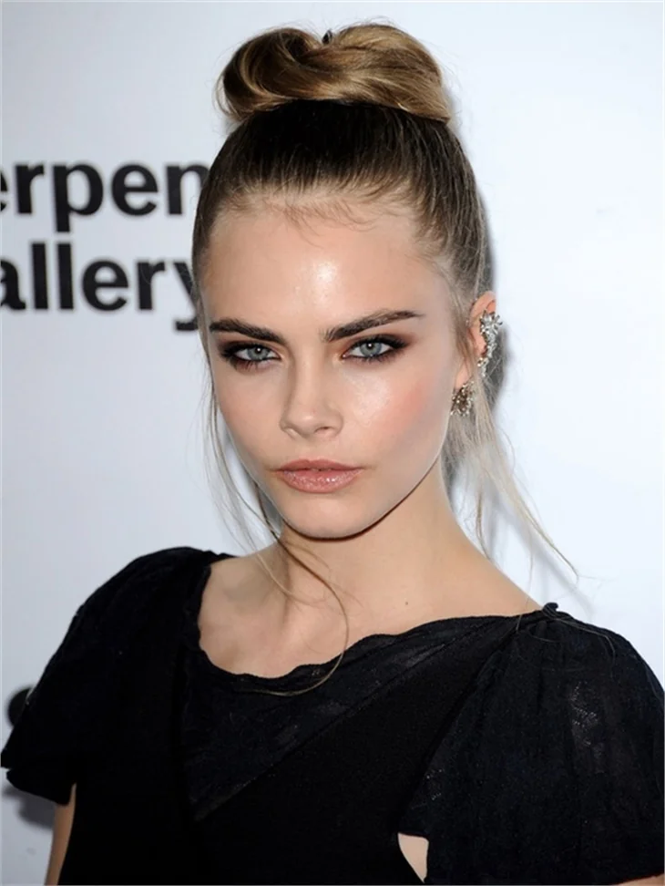 Cara Delevingne'den çekici kareler!