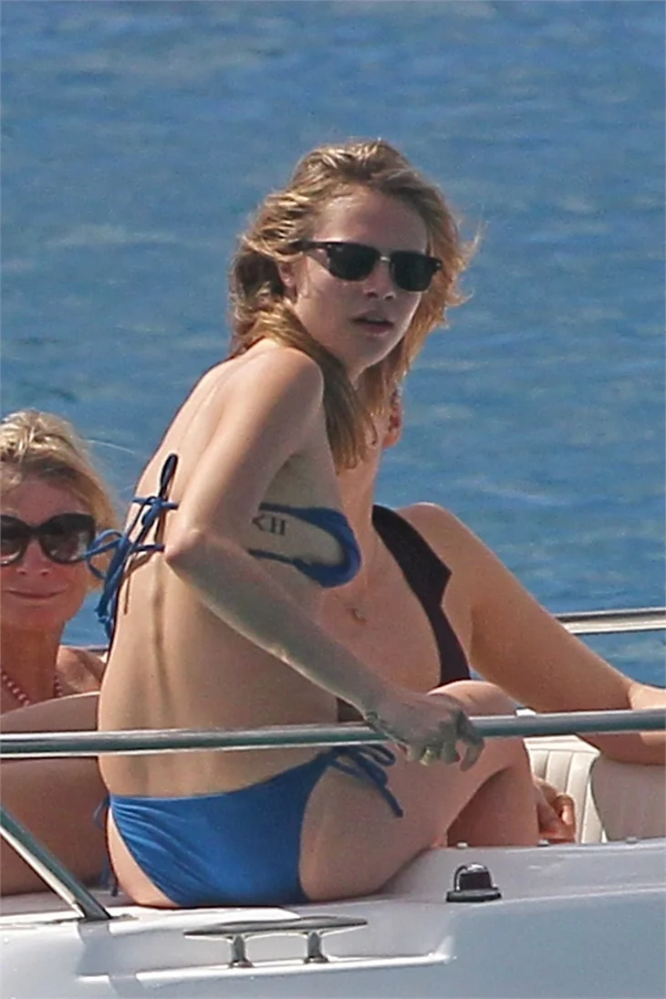 Cara Delevingne plajda..