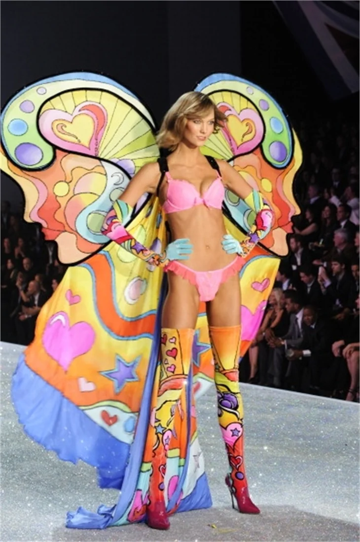 İşte Victoria's Secret'ın merakla beklenen yılbaşı defilesi!
