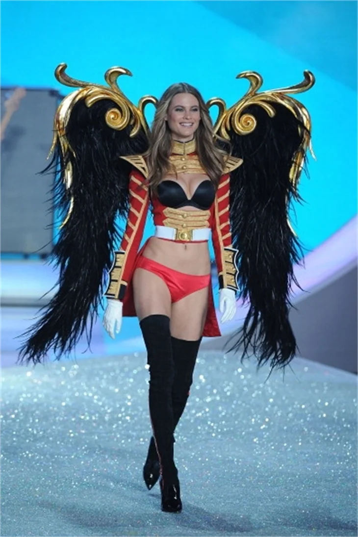 İşte Victoria's Secret'ın merakla beklenen yılbaşı defilesi!
