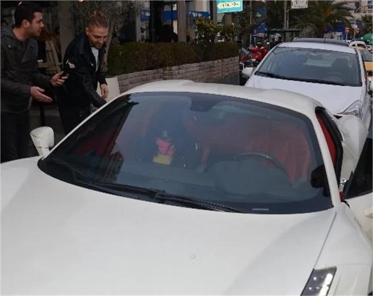 Caner Erkin'in arabasına ölüm tokası!