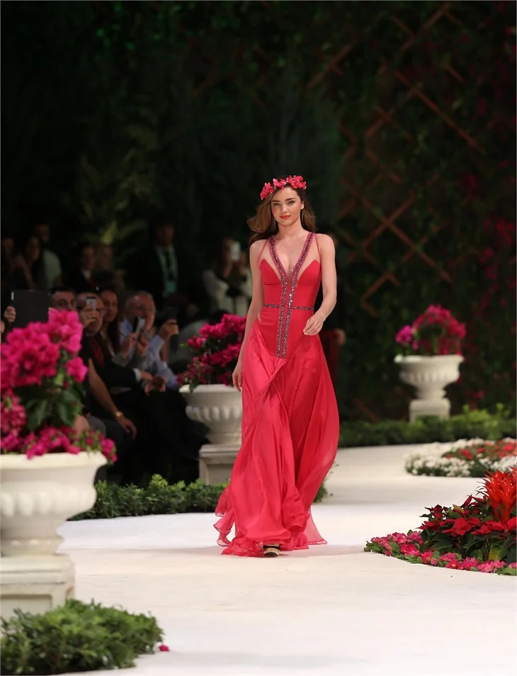 Miranda Kerr, Antalya'da podyuma çıktı!