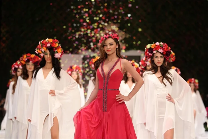 Miranda Kerr, Antalya'da podyuma çıktı!