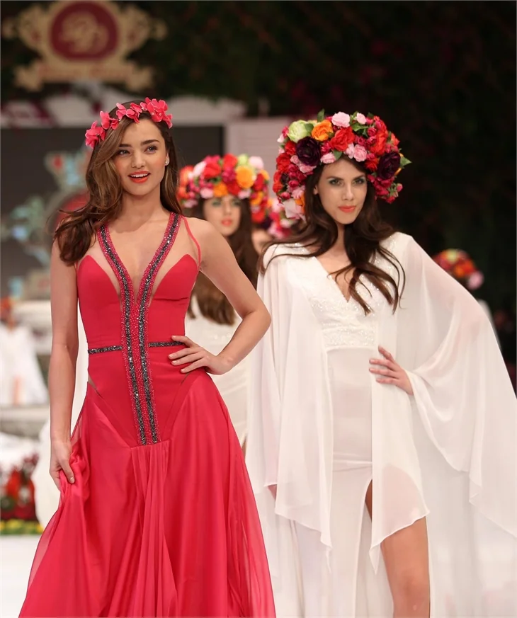 Miranda Kerr, Antalya'da podyuma çıktı!