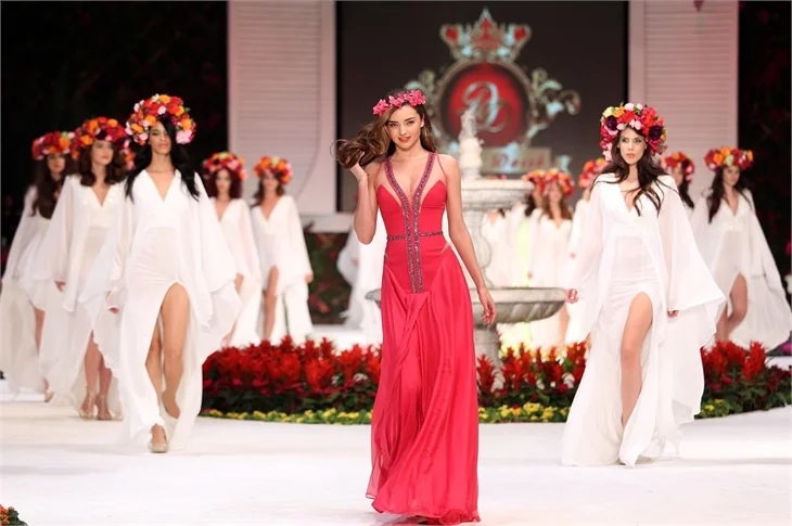 Miranda Kerr, Antalya'da podyuma çıktı!