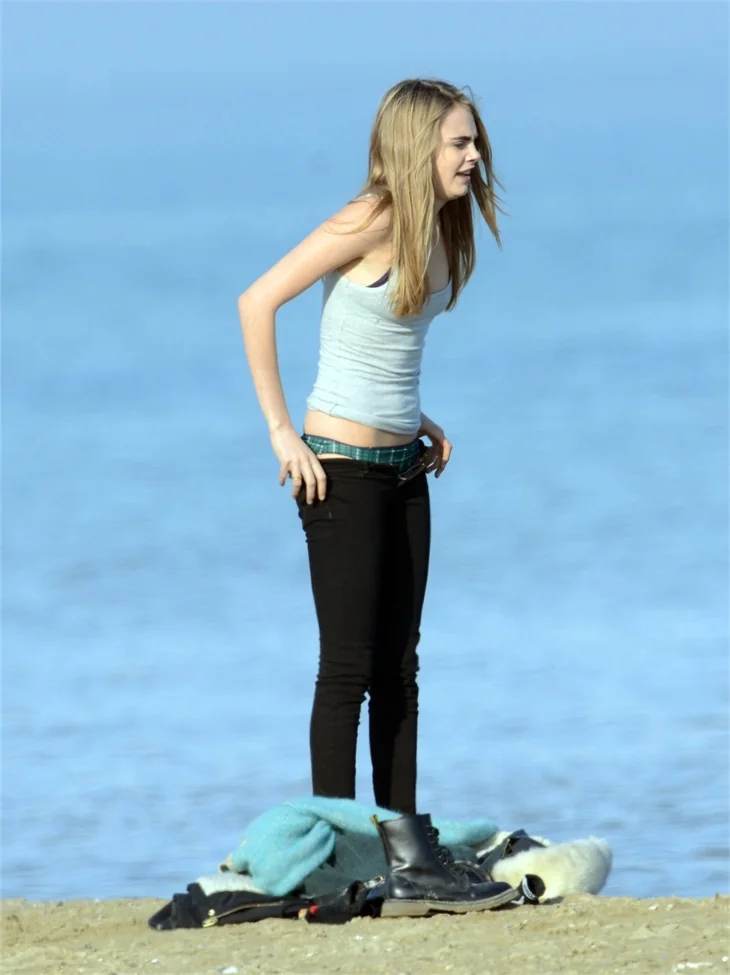 Cara Delevingne flaşlara aldırmadı!