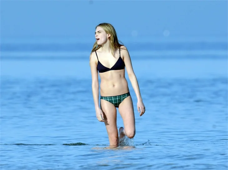 Cara Delevingne flaşlara aldırmadı!