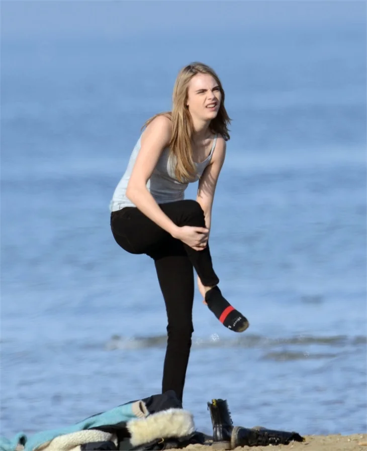 Cara Delevingne flaşlara aldırmadı!