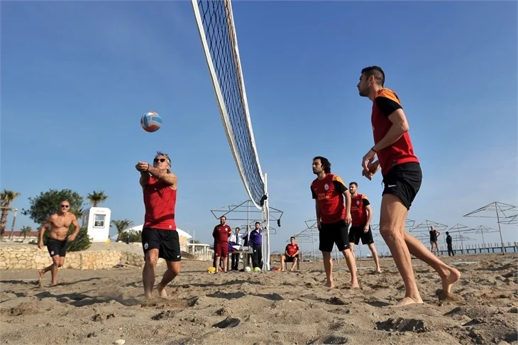 Galatasaraylı futbolcular voleybol oynarsa...