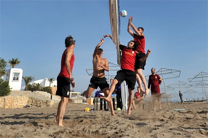 Galatasaraylı futbolcular voleybol oynarsa...