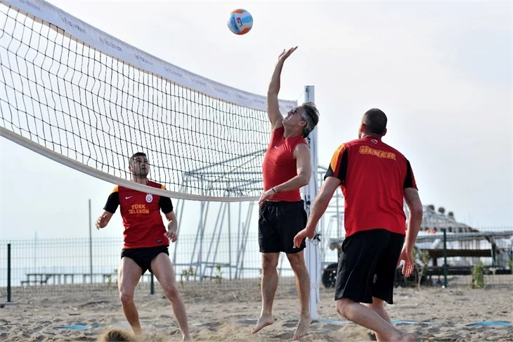 Galatasaraylı futbolcular voleybol oynarsa...