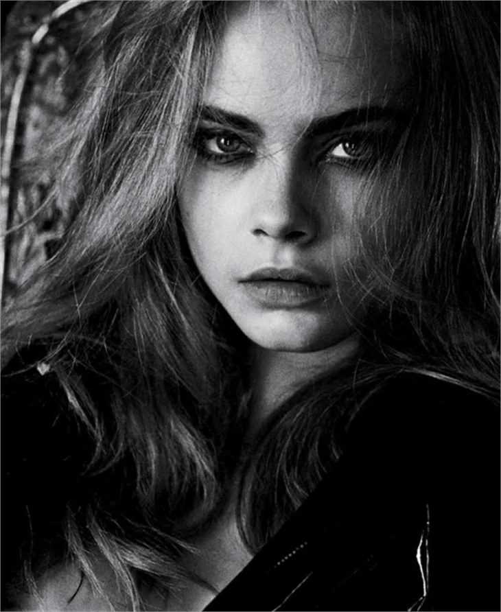 Cara Delevingne'den çekici kareler!