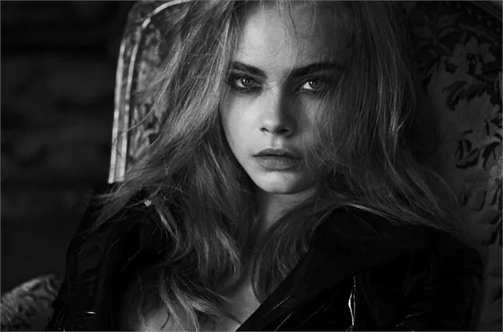 Cara Delevingne'den çekici kareler!