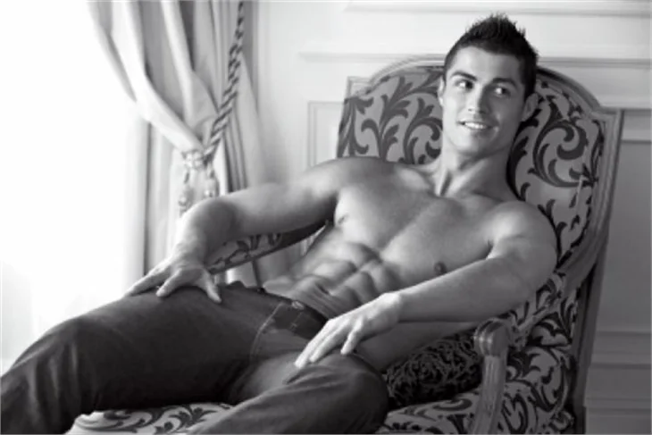 Ronaldo‘dan inanılmaz nişan hediyesi!