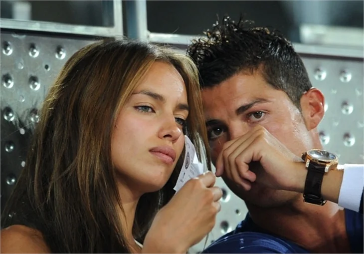 Ronaldo‘dan inanılmaz nişan hediyesi!