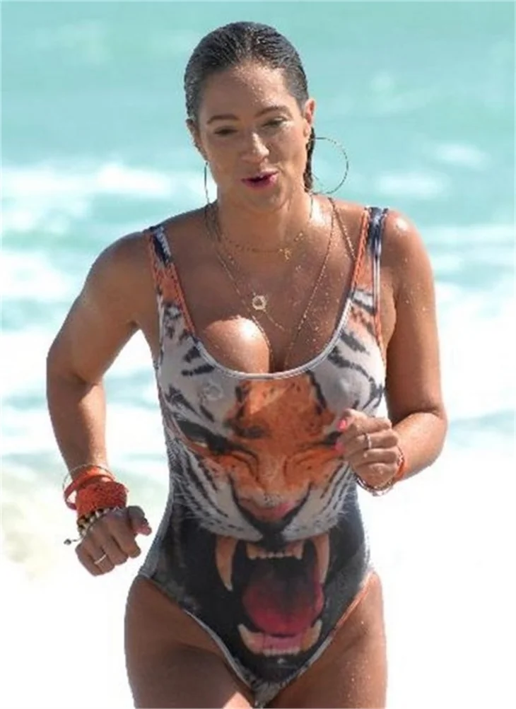Spor modeli Jennifer Nicole Lee!