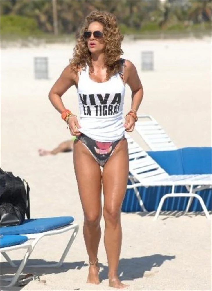 Spor modeli Jennifer Nicole Lee!