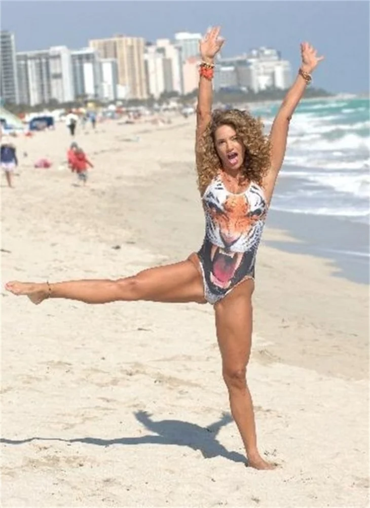 Spor modeli Jennifer Nicole Lee!