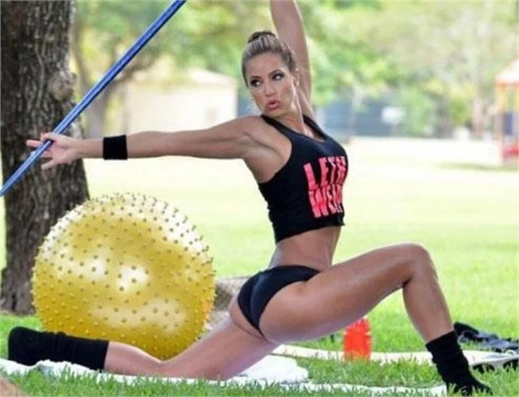 Spor modeli Jennifer Nicole Lee!