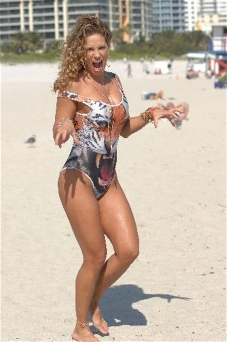Spor modeli Jennifer Nicole Lee!