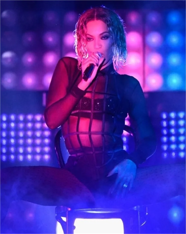 Pink, Katy Perry ve Beyonce'dan sıcak performanslar!