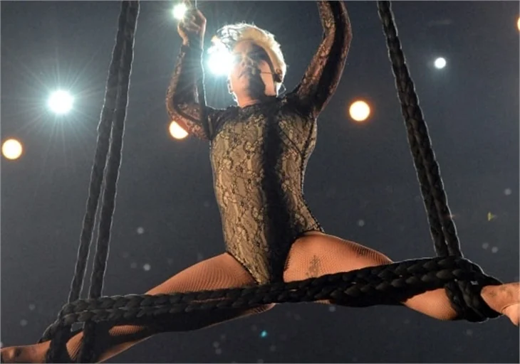 Pink, Katy Perry ve Beyonce'dan sıcak performanslar!