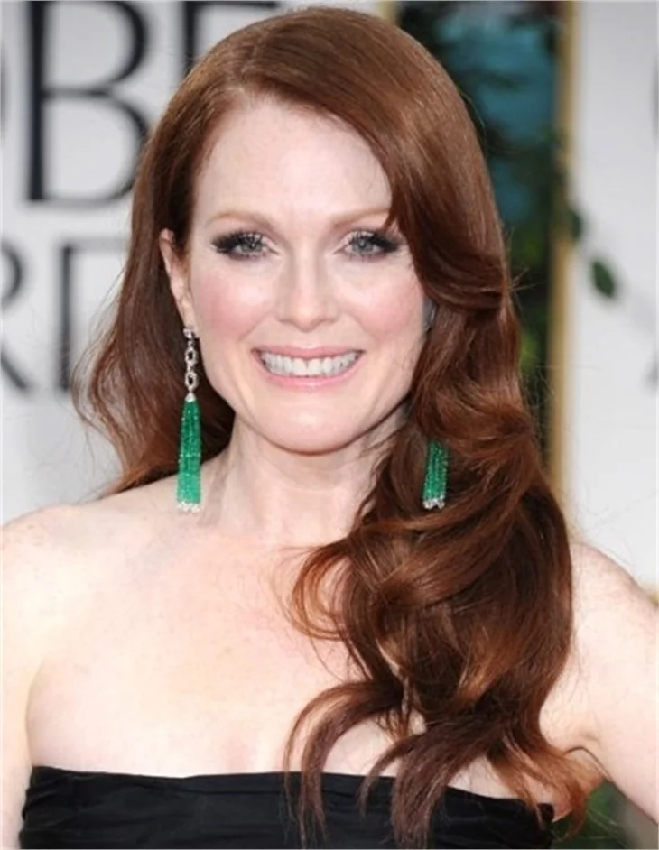 Julianne Moore, tanıtım filmi için stüdyoya girdi.
